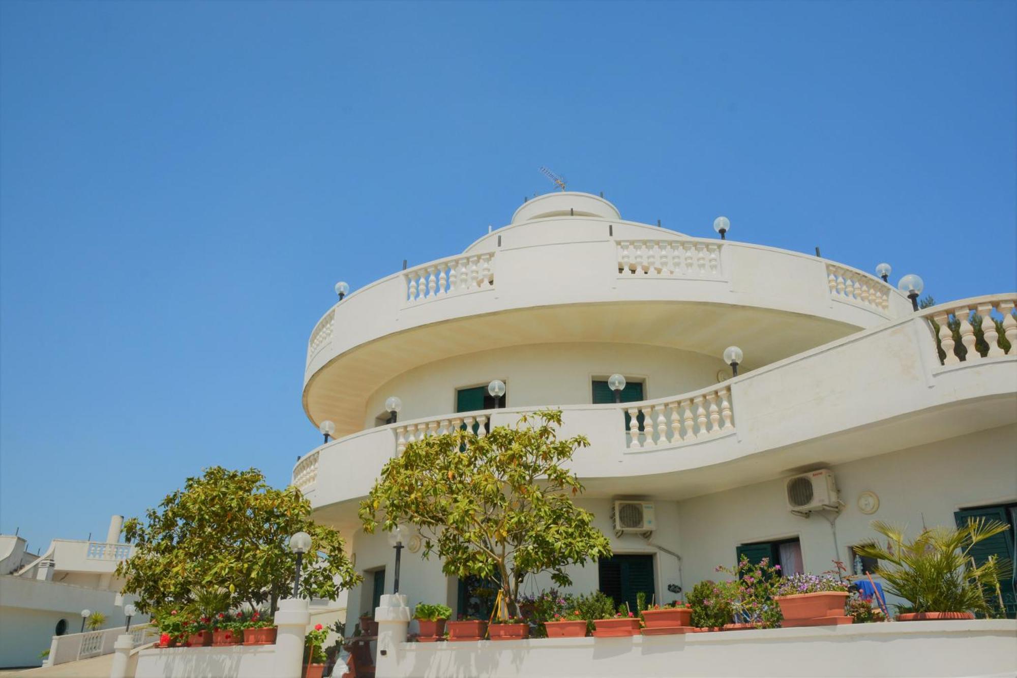 Hotel Falco D'Oro Cisternino Exteriör bild