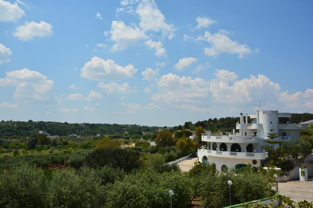 Hotel Falco D'Oro Cisternino Exteriör bild