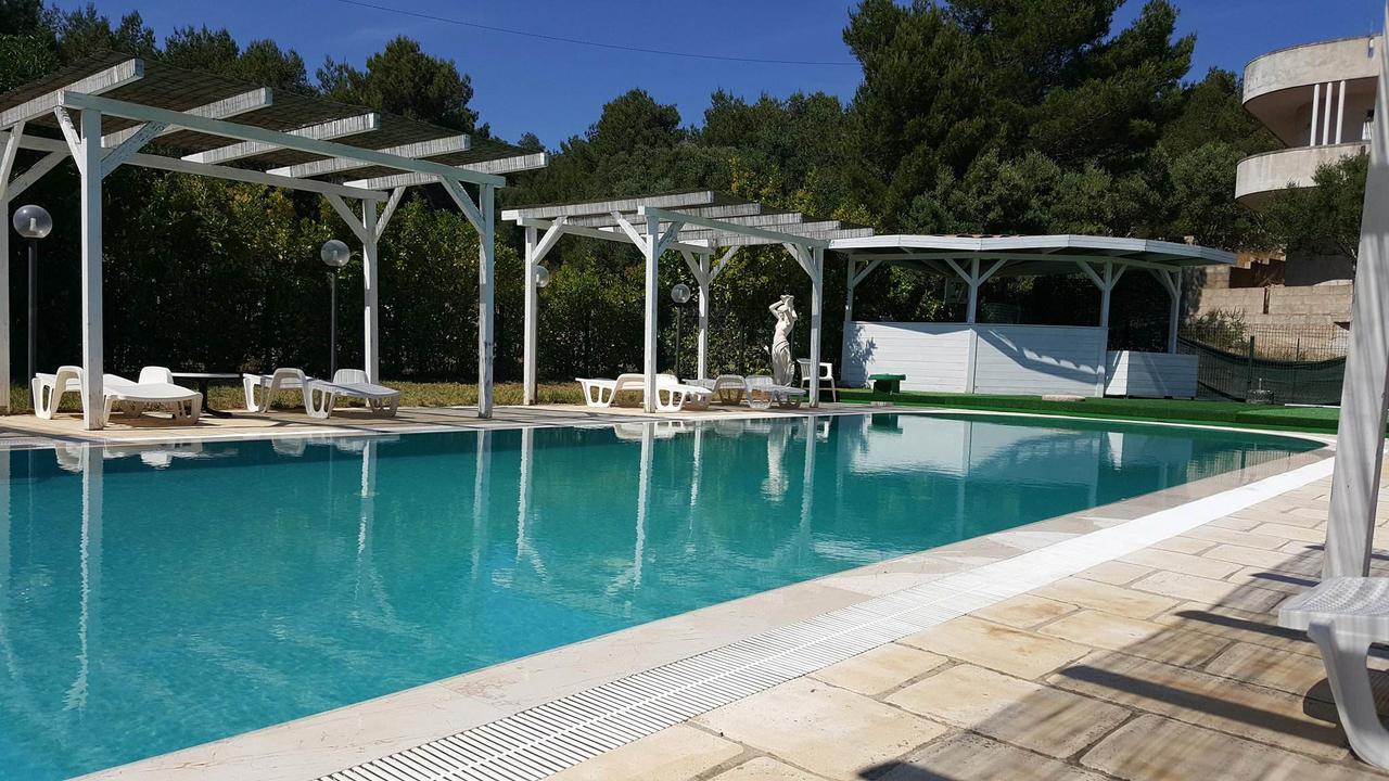 Hotel Falco D'Oro Cisternino Exteriör bild