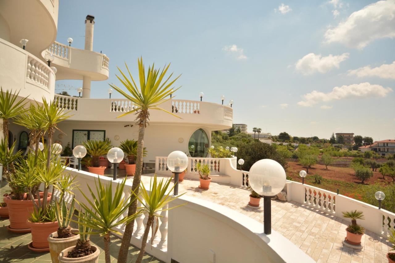 Hotel Falco D'Oro Cisternino Exteriör bild